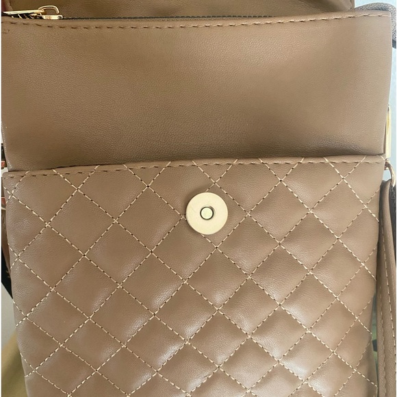 SOLD❌Calista BEE❌ 🐝 -UTIFUL Quilted Crossbody Shoulder Bag Purse - Picture 8 of 12